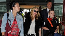 Madonnu dcera Lourdes a syn Rocco doprovází na turné.