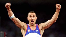 2004 OLYMPIJSKÉ ZLATO. ebrle na vrcholu! Je olympijským vítzem v Aténách,...