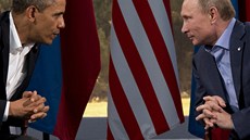 Barack Obama a Vladimir Putin na schzce G8 v Severním Irsku
