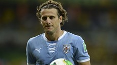 Zklamaný Diego Forlán po neprom�n�né penalt�.