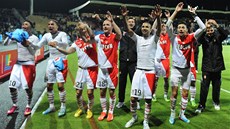 Radost fotbalistů Monaka z postupu do první ligy.