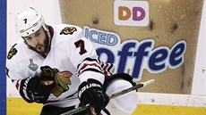 VÍT�ZNÁ TREFA. Brent Seabrook zajistil Chicagu triumf ve �tvrtém finále Stanley