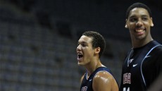 Amerití juniortí reprezentanti Aaron Gordon (vlevo) a Jahlil Okafor byli