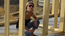 �ada lidí si myslí, �e stavba domu je výsadou mu��. Autorka blogu se rozhodla,...