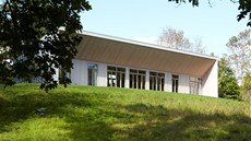 D�m pat�í Jade Carollové, grafické designérce a majitelce obchodu s bytovými...