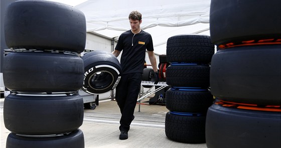 KRITIZOVANÉ GUMY. Pneumatiky Pirelli budí ve formuli jedna z mnoha dvod