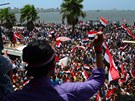 Masové protesty proti prezidentovi Mursímu v Alexandrii.