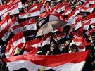 Roj egyptských vlajek na statisícovém protestu proti Mursímu (30. ervence 2013)