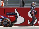 AMPION NEDOJEL. Sebastianu Vettelovi zkazila náladu porouchaná pevodovka.