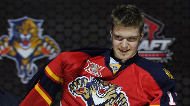 Dvojka draftu hokejov NHL v roce 2013 Alexandr Barkov oblk dres Floridy Panthers.