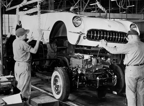 Prvn corvettu vyrobil Chevrolet 30. ervna 1953.