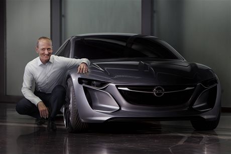 Opel Monza prezentuje sám éf znaky Karl-Thomas Neumann