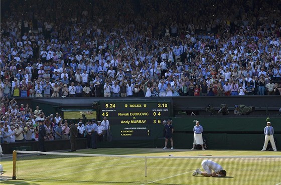 OBHÁJCE TITULU. Pokud Andy Murray letos zopakuje svj wimbledonský triumf, vydlá si o 10 procent více ne loni.