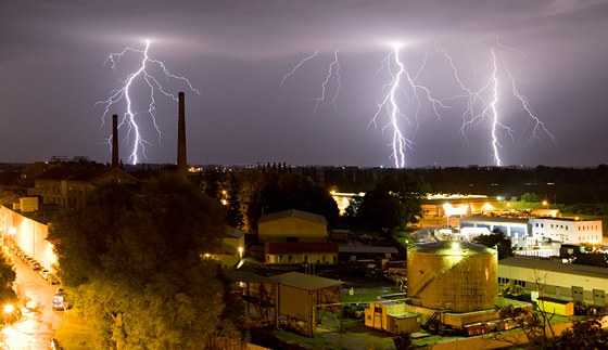 Nejsilnjí bouky v noci na pondlí zasáhly Karlovarský kraj. Ilustraní foto