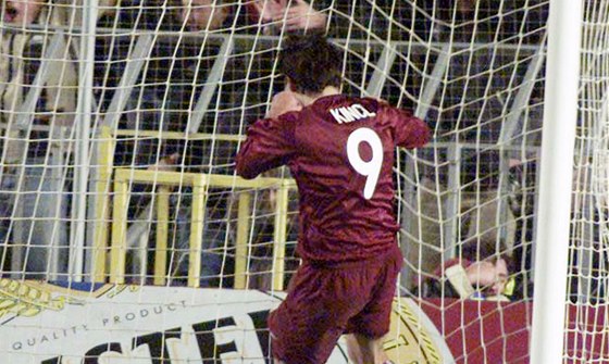 Marek Kincl z AC Sparta Praha pi utkání s Realem Madrid. (21. listopadu 2001)