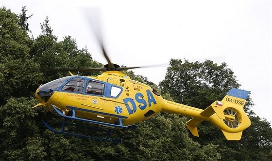 Vrtulník dopravil pacienta na traumacentrum do Fakultní nemocnice v Hradci Králové. Ilustrační foto