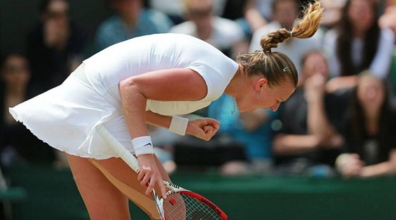 POJ! Petra Kvitová se nkolikrát v prbhu v osmifinále Wimbledonu proti Carle