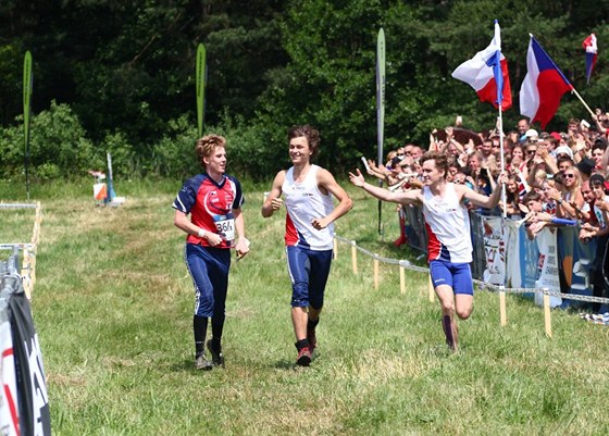 eská tafeta ve sloení Marek Schuster, Adam Chloupek, Michal Hubáek získala