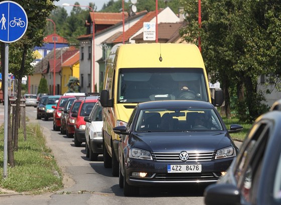 Uherské Hradiště má problém s množstvím nehod, může za to mimořádně intenzivní doprava procházející městem. Ilustrační snímek.
