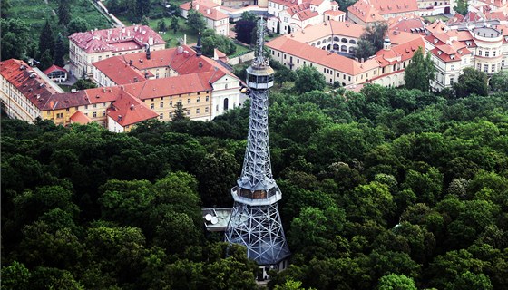 Petín láká k návtvám svými parky, lanovkou nebo rozhlednou