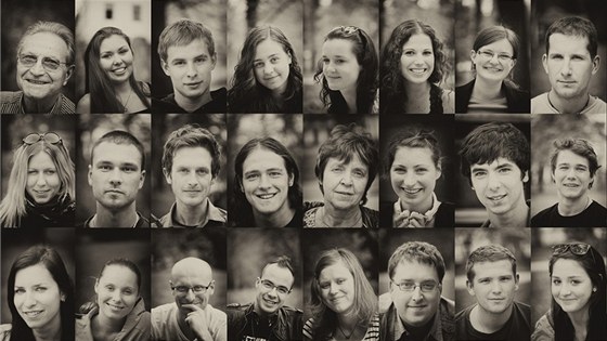 Fotograf René Planka dokonil kolá tisícovky portrét lidí vyfocených v ulicích Olomouce (ást z ní na snímku, pro zvtení kliknte). Te shání peníze na její vytitní.