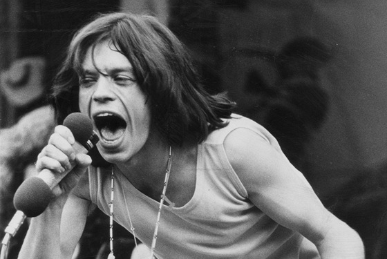 Mick Jagger s Rolling Stones v Hyde Parku v ervenci 1969