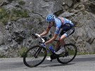 Kanadský cyklista Ryder Hesjedal sjídí kopec v deváté etap závodu Tour de