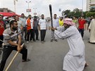 Mursího píznivci trénují na stety mezi demonstranty. (Káhira, 2. ervence