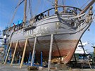 Opravy plachetnice La Grace ve panlském pístavu Sotogrande (duben 2013)