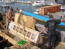 Opravy plachetnice La Grace ve panlském pístavu Sotogrande. (ervenec 2013)