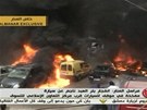 Hoící automobily po výbuchu bomby v libanonském Bejrútu