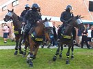 Policisté na koních zasahovali na eskobudjovickém sídliti Máj, kam se