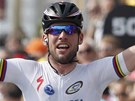 Britský cyklista Mark Cavendish projídí vítzn cílem 5. etapy Tour de France.