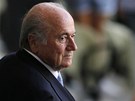 Sepp Blatter vyhlíí na stadionu Maracaná duel mezi Brazílií a panlskem.