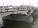 Hlávkv most je napojen pímo na tzv. pemostní Masarykova nádraí.