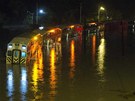 Pímstský vlak v Torontu zaplavila voda z prudké boue (9. ervence 2013).
