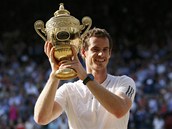 AMPION. Britsk tenista Andy Murray triumfoval ve Wimbledonu.