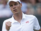 POJ! Tom Berdych se povzbuzuje ve tvrtfinle Wimbledonu proti Novaku