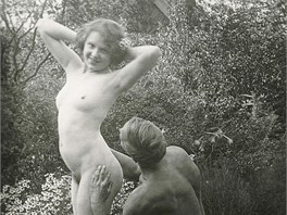 Erotická fotografie profitovala z rozvoje technologie, mení a lehí...