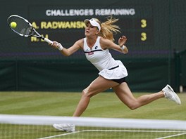JET KOUSEK. Agnieszka Radwask ve tvrtfinle Wimbledonu.
