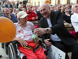 Peníze získá také nadaní fond Adiuvare, který zaloil olomoucký arcibiskup Jan...