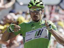 Slovensk cyklista Peter Sagan projd vtzn clem 7. etapy Tour de France.