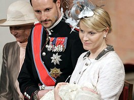 Norský princ Haakon, jeho manelka Mette-Marit a prvorozená dcera Ingrid (17....