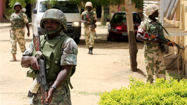 Nigerijsk armda se sna vymtit nebezpen islamisty z organizace Boko Haram.