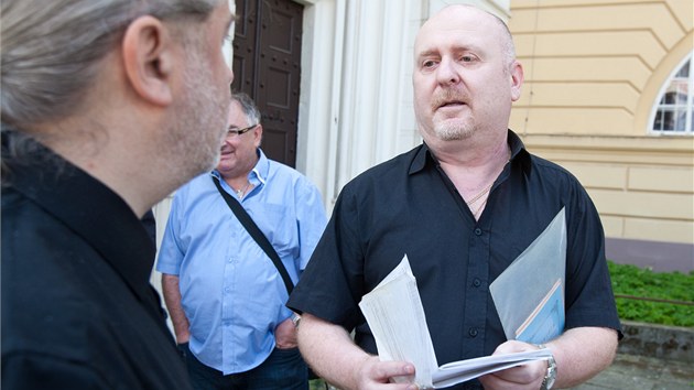 Teplický kněz Evžen Freimann už podruhé odmítl předat církevním nadřízeným klíče od kostela Povýšení sv. Kříže. (9. 7. 2013)