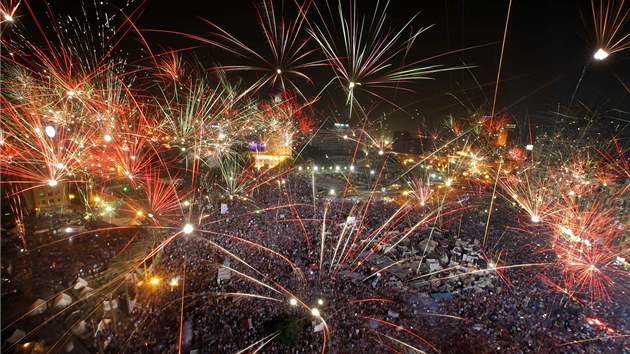 Mursího odpůrci se radují na Tahrírském náměstí (3. července 2013)