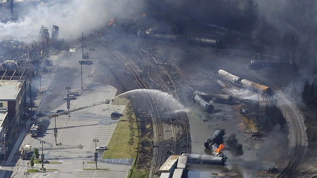 Hoc trosky vlaku, kter vybuchl po vykolejen v centru kanadskho msteka Lac-Mgantic v provincii Quebec.