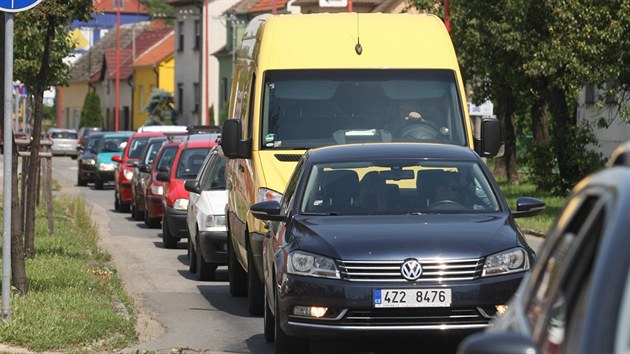 idii kvli opravm na jednom z tah z Uherskho Hradit na Zln nabraj pouze nkolikaminutov zpodn.