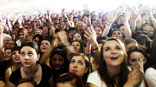 Dav fanouk Amandy Palmer na festivalu Rock for People (2. ervence 2013)