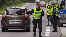 Policie kontroluje auta na píjezdových silnicích do eských Budjovic (6....